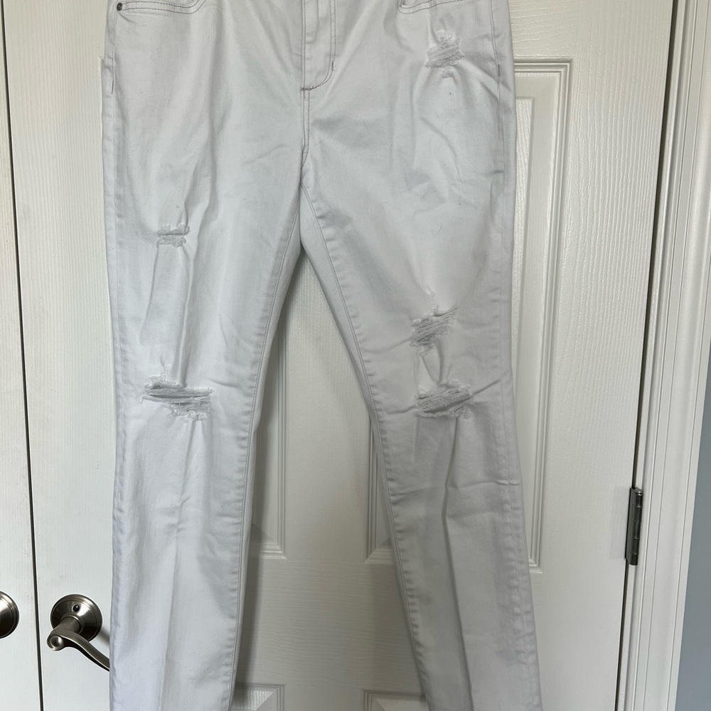 Women’s distressed slim ankle joes jeans. White. Sz 30.